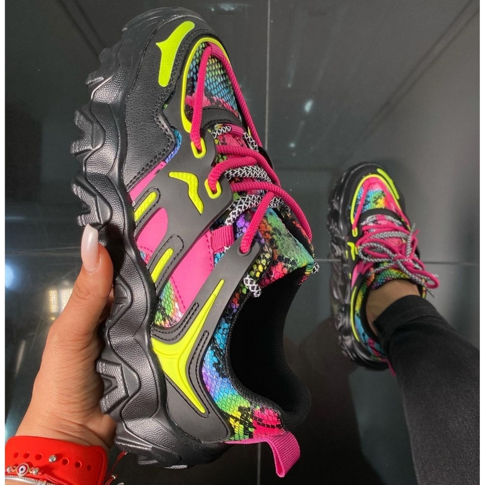 𝙉𝙀𝙒 𝙄𝙉🖤Active Dreams Double-Laced Sneaker
